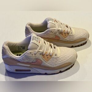 Nike Air Max 90 SE Sun Club Arctic Orange Phantom Sail DJ9997-101 Women's Sz 9